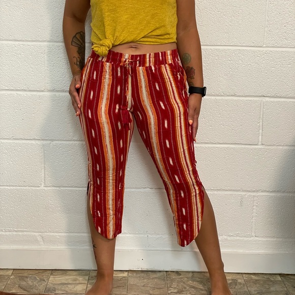 Red tribal print capri pants - Picture 2 of 2